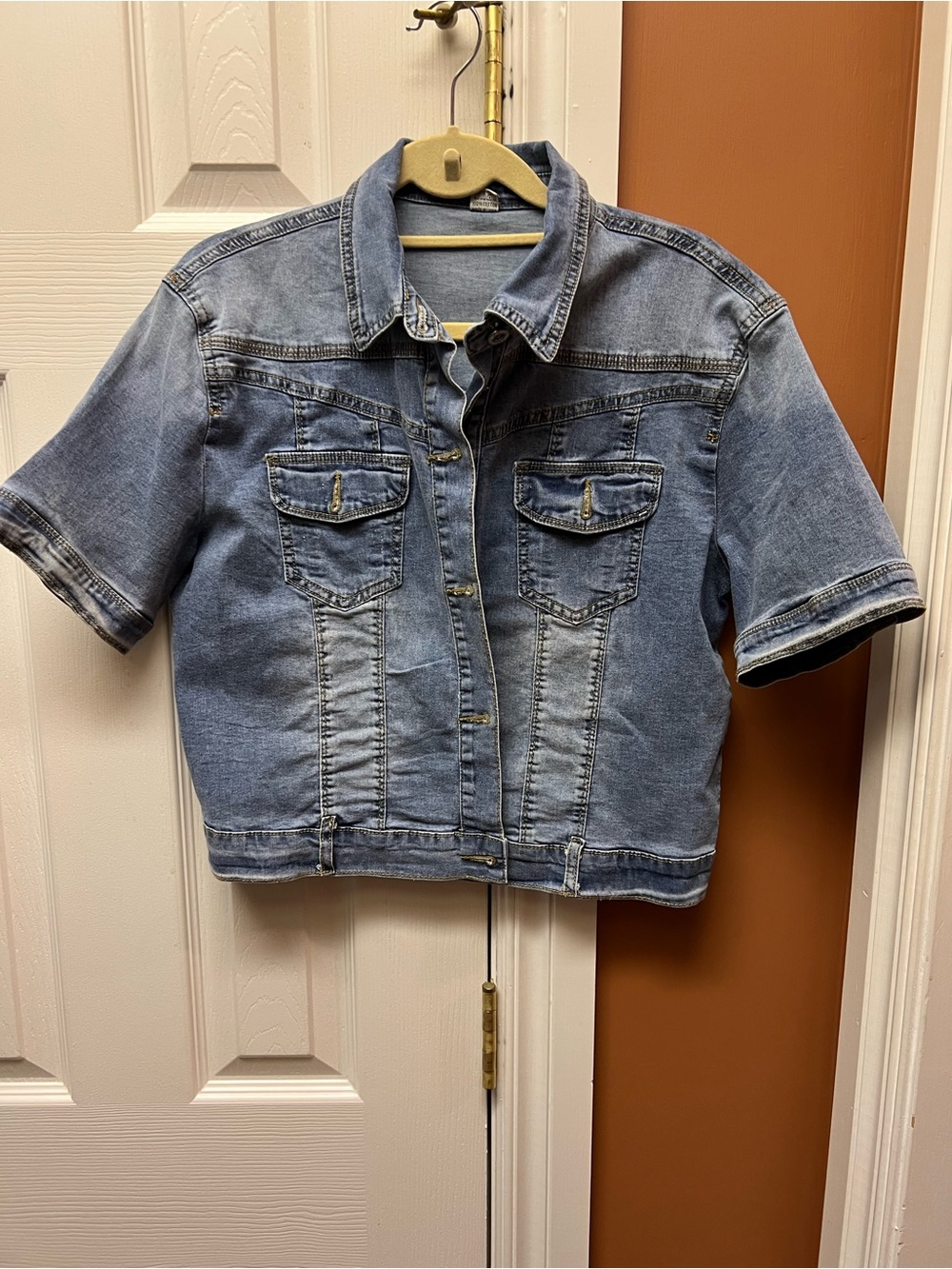 Classic Light Blue Denim Short-Sleeve Jacket - Women